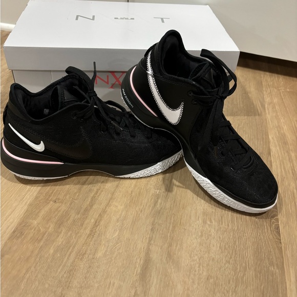 Lebrons next gen! - Picture 4 of 5